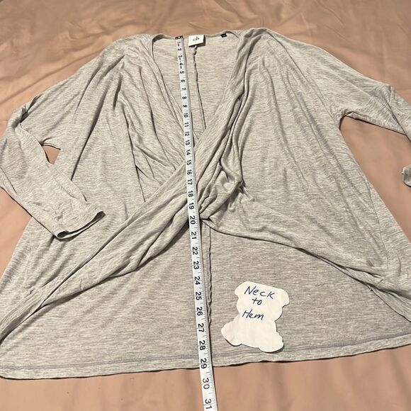 Cabi size small light grey super soft knit twist front long sleeve top EUC - Picture 6 of 7